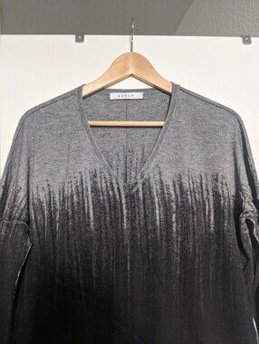 KOKUN Women's V-Neck Ombre Gray Pullover Sweater
